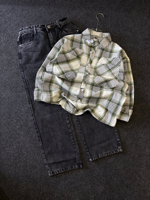 BAGGY CHECK SHIRT + STRAIGHT FIT